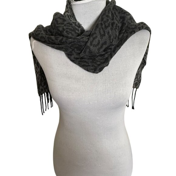 Cejon Womens Italian Scarf Grey Leopard Print Winter Warm Fringe Accent - Picture 7 of 11